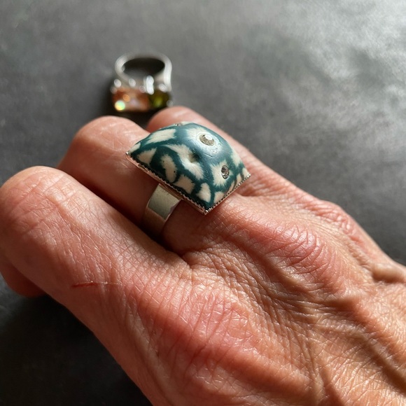 Silver accent rings - Picture 2 of 5